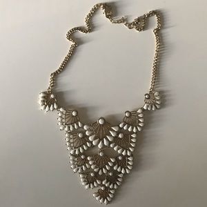 ✨2/$15, 3/$20✨Beautiful neck-framing necklace